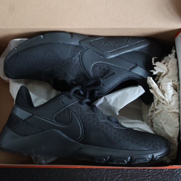 BLACK NIKE TENNIS SHOES - Picture 1 of 7